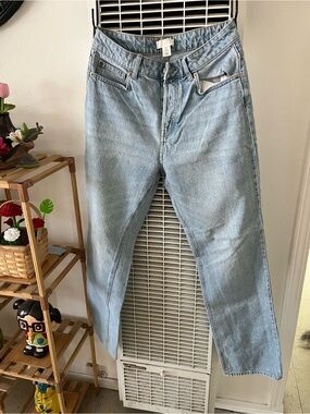 H&M Light Blue Women’s Relaxed Jeans size 8